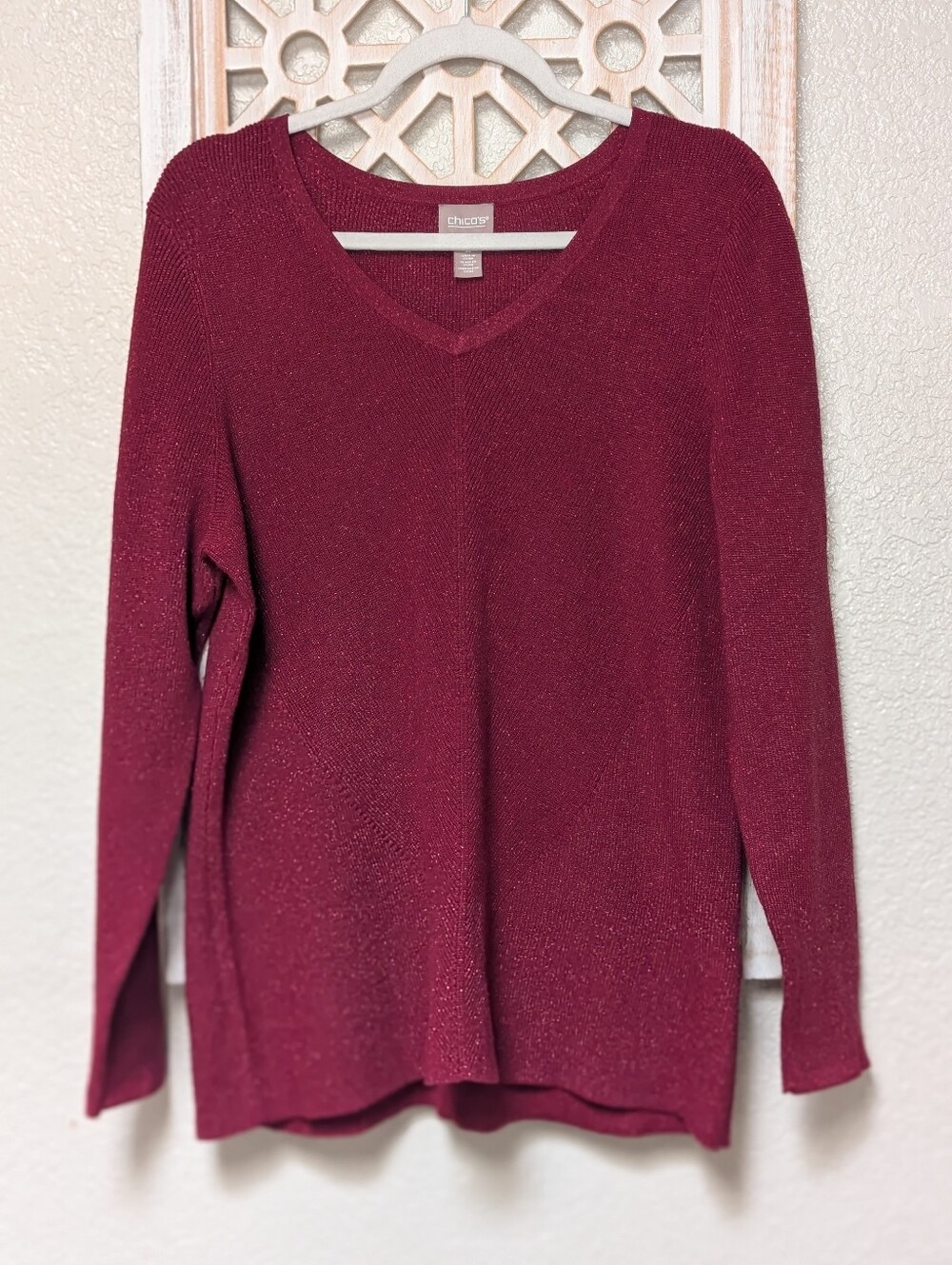 Chico's Sweater Size 2 (US LG) V-Neck Red Metallic Holiday Sparkly Festive Party